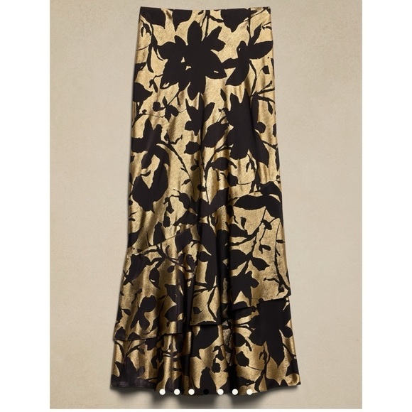 Banana Republic Factory Dresses & Skirts - Banana Republic Factory LAMÉ TIERED MAXI SKIRT